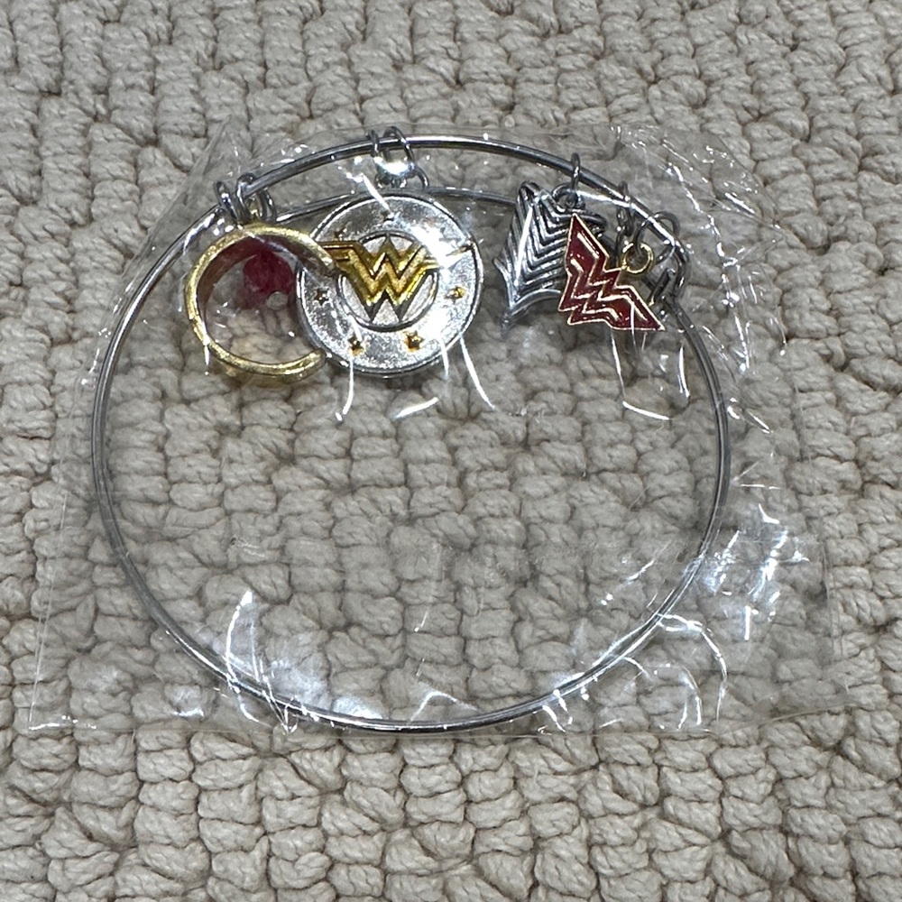 ❤️ 5/$25 Wonder Woman Silver and Gold Charm Bracelet